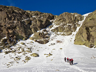 Laderas nevadas en la sierra madrileña