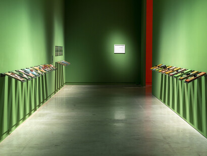 Martín Legón, Solo las piedras recuerdan, vista de exhibición. Cortesía del Museo de Arte Moderno de Buenos Aires