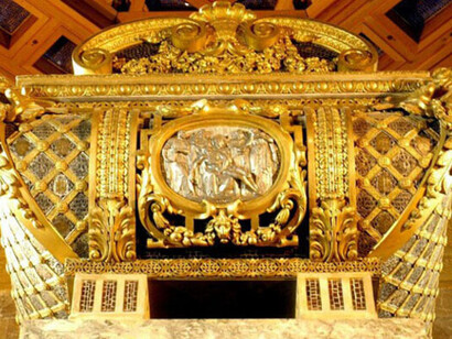 Su obra poética está llena de los símbolos más brillantes, audaces y elevados