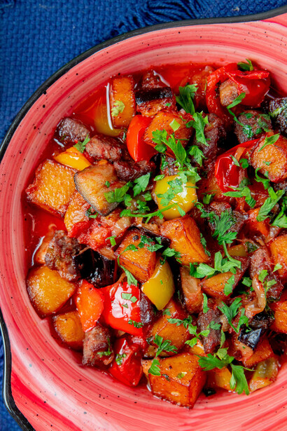 Compartir una comida reafirma vínculos invisibles, construidos tanto por la historia como por la repetición cotidiana