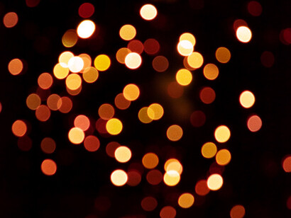 Luces multicolor a la distancia