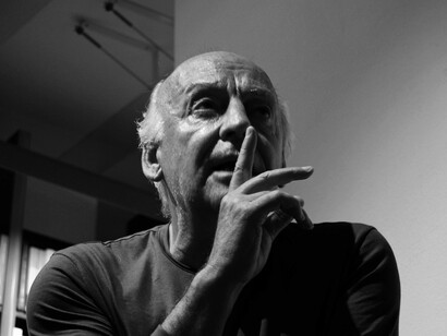 Eduardo Galeano, Montevideo 1940-2015.
En Europa,  después de ser operado en 2007 de cáncer al pulmón, 2008, Italia