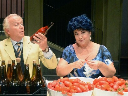 Marisa Laurito, Geppy Gleijeses nella pièce teatrale "Così parlò Bellavista" © Gitiesse Artisti Riuniti