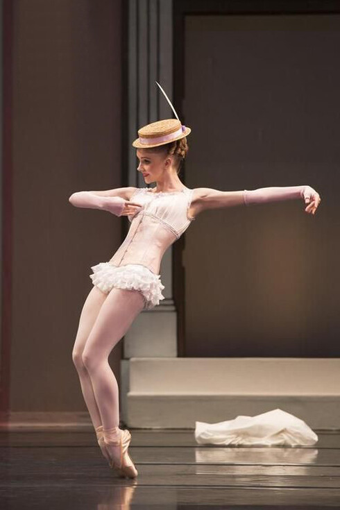 Karla Doorbar in Ashton’s Facade© Roy Smiljanic.