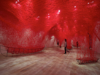Shiota Chiharu, Uncertain Journey, 2016/2019, Metal frame, red wool, Dimensions variable, Courtesy: Blain | Southern, London/Berlin/New York, Installation view: Shiota Chiharu: The Soul Trembles, Mori Art Museum, Tokyo, 2019 © Sunhi Mang, Photo courtesy: Mori Art Museum, Tokyo