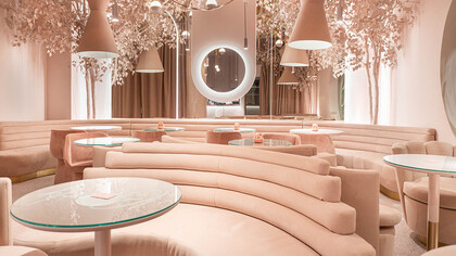 Interior del Beverly Café en Valencia, España