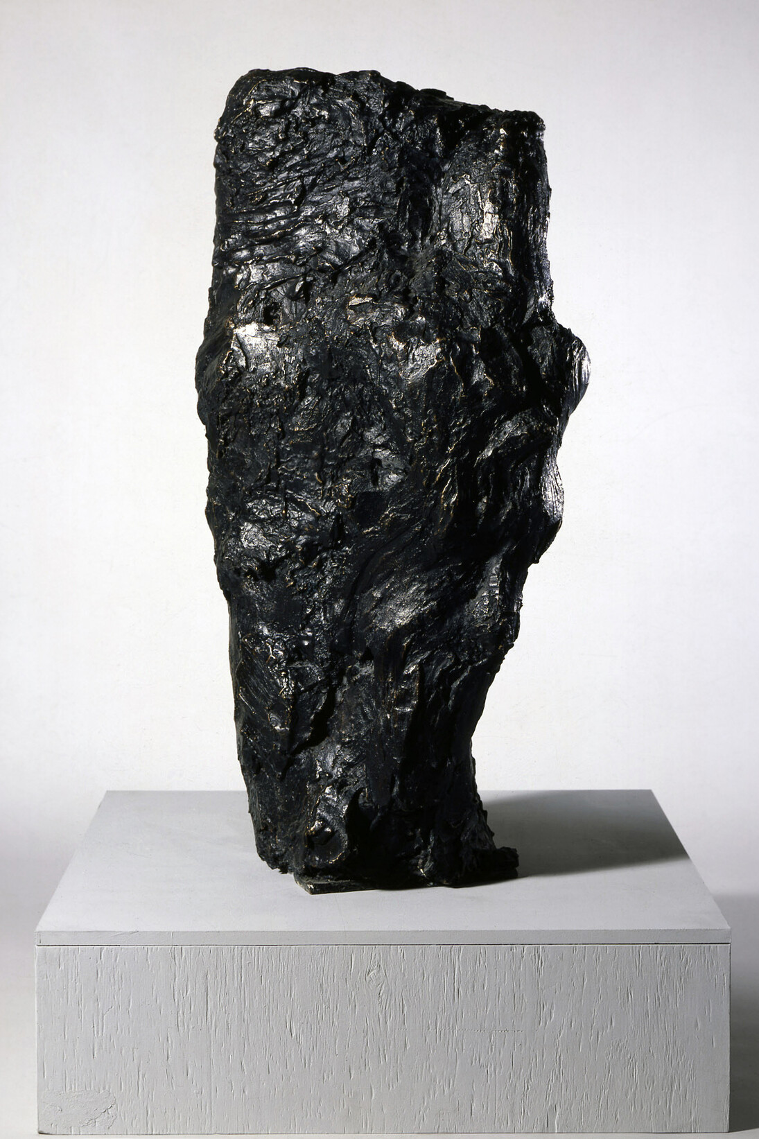Per Kirkeby (* 1938), "Nyt Laeso-hoved", 1984, Bronze, 115 x 47 x 61 cm, Courtesy: Daniel Blau Munich/London