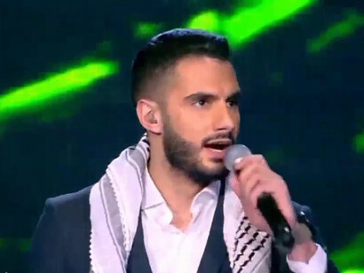 Yacoub Shaheen singing during the Arab Idol show