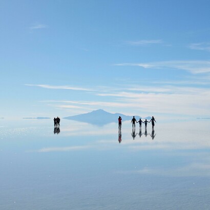 Il deserto di sale è nato dalla trasformazione di antichi laghi preistorici, lasciando un paesaggio bianco e quasi irreale. Salar de Uyuni, Bolivia