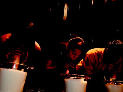 «Concurso # 1», 2013: tres personas 
trabajadoras del sexo  participan en un concurso consistente en succionar con 
dildos huecos una mezcla de semen real y semen artificial de un recipiente, transportándolo  en su boca y 
vaciando lo succionado en otro recipiente