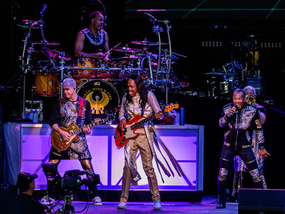 Gli Earth Wind and Fire si sono uniti a Carlos Santana per suonare un set di quattro ore al Jiffy Lube Live di Bristow, Virginia, il 20 agosto 2022. Foto di Joe Glorioso, All-Pro Reels