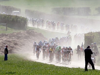 Imágenes de la carrera ciclista París-Roubaix