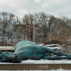 Various artists, Collateral sculptures exhibition view. Courtesy of Kunstsammlungen Chemnitz
