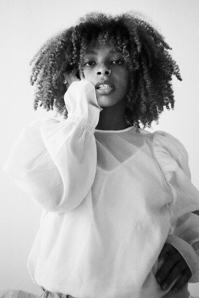 Mulher negra. A representação de diferentes géneros, grupos sociais e minorias étnicas nos meios de comunicação é um reflexo dos valores da sociedade