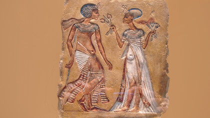  A veces se cuenta como una historia de luz. Yo prefiero contarla como una historia de agua.   Akhenatón y Nefertiti (Egipto antiguo). Nuevo Museo de Berlín, Alemania