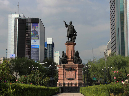 La mañana del 10 de octubre de 2020 se removió la estatua de Cristóbal Colón  ubicada en la avenida Paseo de la Reforma