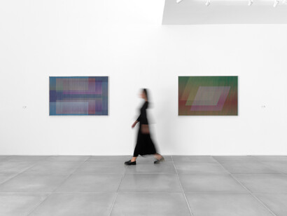 Carlos Cruz-Diez, vista da exposição. Cortesia da Galeria Simões de Assis