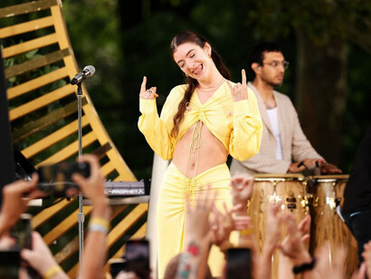 Lorde em apresentação de seu novo álbum Solar Power lançado em 2021