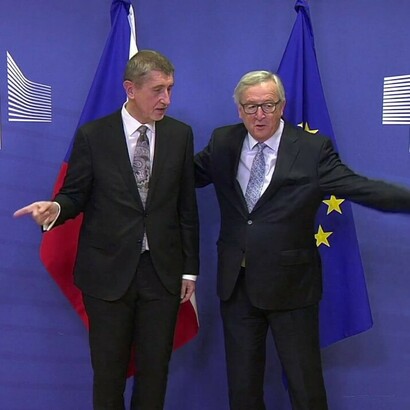 El presidente de la Comisión Europea Jean-Caude Juncker (derecha) con el euroscéptico Miloš Zeman, presidente de la República Checa y abanderado de un duro discurso contra la inmigración