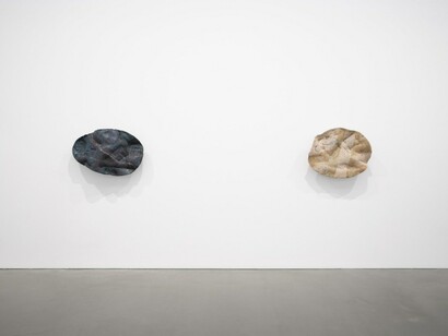 Liz Larner, Magnetic instinct, exhibition view. Courtesy of Regen Projects 