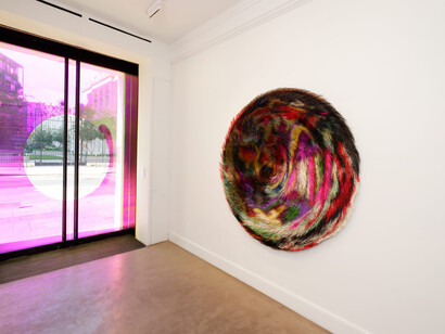Door to the cosmos, 2025. Vue de l'exposition. Photo : Pauline Assathiany. Avec l'aimable autorisation de la galerie Mariane Ibrahim