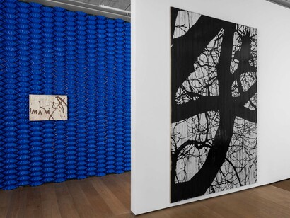 Gregor Hildebrandt, Auf falscher seite in die falsche richtung (On the wrong side in the wrong direction), exhibtion view. Courtesy of Almine Rech Gallery