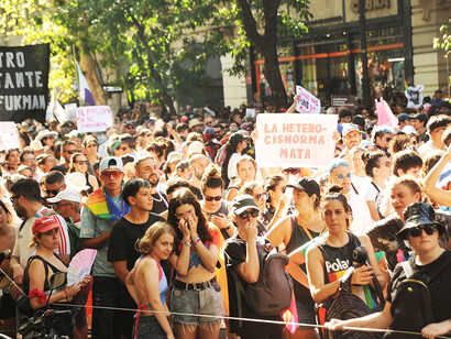 La comunidad LGBTIQNB+ se movilizó en respuesta a discursos de odio que buscan estigmatizar y criminalizar identidades diversas. Buenos Aires, Argentina, 1 de febrero de 2025