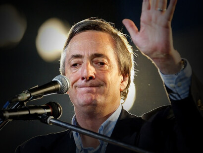 Néstor Kirchner​ fue un abogado y político argentino, presidente de la Nación Argentina entre mayo de 2003 y diciembre de 2007