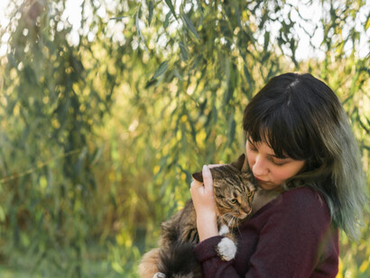 Lucía, si en la calle encontraba algún animal abandonado, lo recogía y le buscaba refugio. Su lugar en el paraíso, si existe, debe ser un jardín rodeado de gatos agradecidos