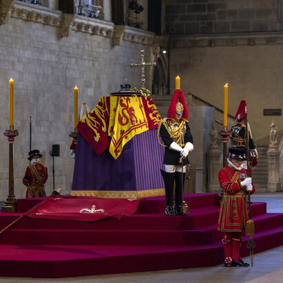 Capilla ardiente instalada en Westminster Hall para despedir a la reina Isabel II, Londres