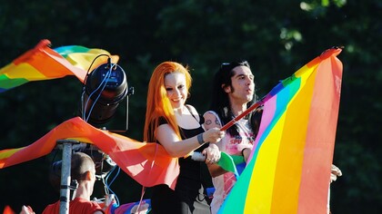 Alaska, cantante del grupo Fangoria, en las calles de Madrid (España) durante el desfile del orgullo LGBT 2008