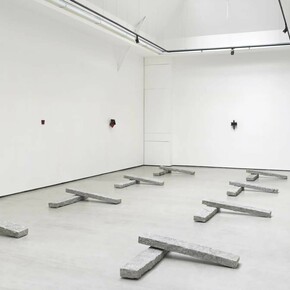 Richard Nonas, vue de l'exposition. Avec l'aimable autorisation de la Galerie Christophe Gaillard