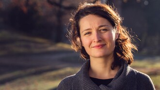 Giovanna Baviera spiega che “Il cantar alla viola -l’accompagnamento del proprio canto sulla viola da gamba - era considerato una delle pratiche artistiche più raffinate della cultura rinascimentale”. Il suo programma “Soloindue” è un omaggio a quest’arte © Elam Rotem