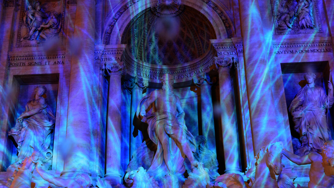 Blow, Roma, Fontana di Trevi, particolare, 2016