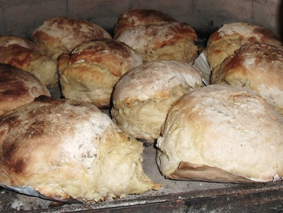 Pão no fogão de lenha