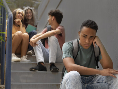 Quand le jugement devient quotidien, la différence devient un fardeau