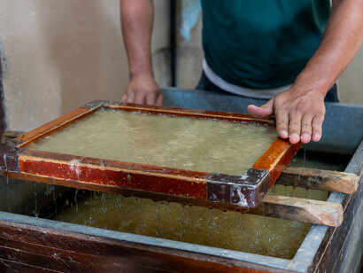 Credited to Cai Lun around 105 CE, traditional Chinese papermaking is one of the world’s oldest manual crafts, relying on natural fibers like mulberry bark, bamboo, hemp, and rice straw. The labor-intensive process of soaking, cooking, pulping, shaping, pressing, and drying created strong and refined paper, with Xuan paper becoming one of its most celebrated examples and an important element of intangible cultural heritage