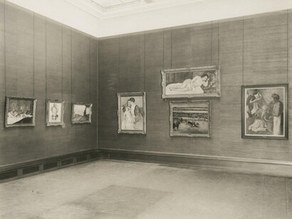 Installation of the exhibition, “The impressionists,” at the Durand-Ruel Gallery, New York, 1926, featuring Young Mother, Daughter, and Baby, 1913. Courtesy of the National Gallery of Art 