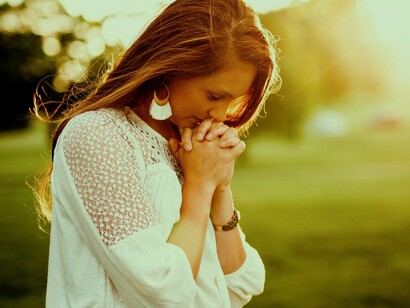 En el cristianismo el papel de la mujer fue relegado 