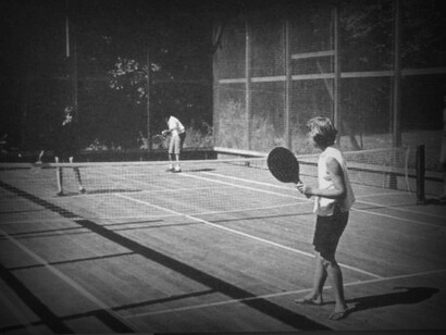 El pádel se originó en México en el año 1969 cuando el multimillonario Enrique Corcuera construyó una cancha en el terreno de su finca