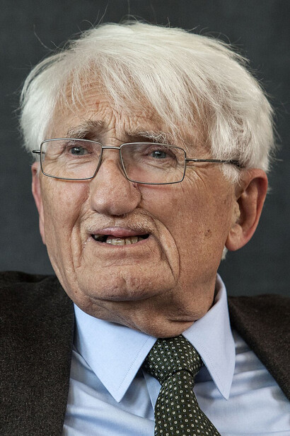 La trayectoria intelectual de Jürgen Habermas revela un desplazamiento progresivo desde la confrontación ideológica hacia la búsqueda de legitimidad mediante el consenso racional