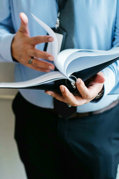 De regreso al trabajo y bien vestido