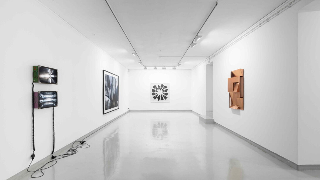 Various artists, Espaços e rastos, exhibition view. Courtesy of Galeria Presença © Carlos Campos