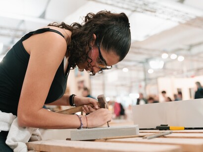 Artigiani al lavoro alla Mostra internazionale dell'artigianato, Firenze, Italia. Foto di Mida90