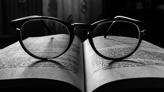 Enrique Campos Menéndez (1914-2007) un escritor, político y diplomático muy cercano al poder