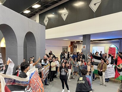 Azione a favore della Palestina alla FIL Guadalajara 2025, 3 dicembre. Foto di Alequihdez