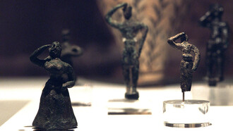 Pequeñas esculturas del período minoico halladas en Creta, Grecia
