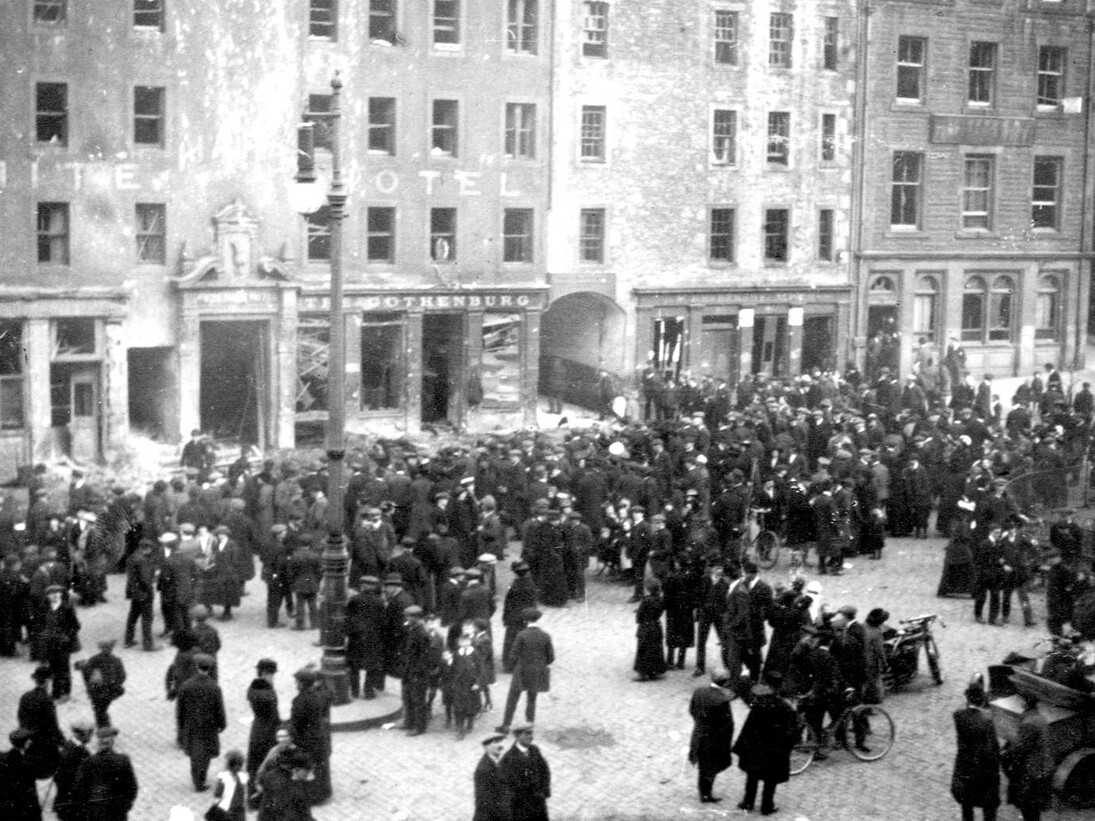 Damage to the Grassmarket following a Zeppelin raid. From the collection of Edinburgh Museums & Galleries