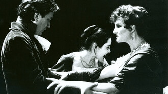 Una scena dell'opera teatrale "Mirra" di Luca Ronconi, con Remo Girone, Anita Bartolucci e Galatea Ranzi