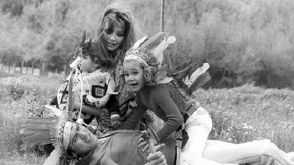 Laura Efrikian con i figli e Gianni Morandi all'epoca del loro matrimonio